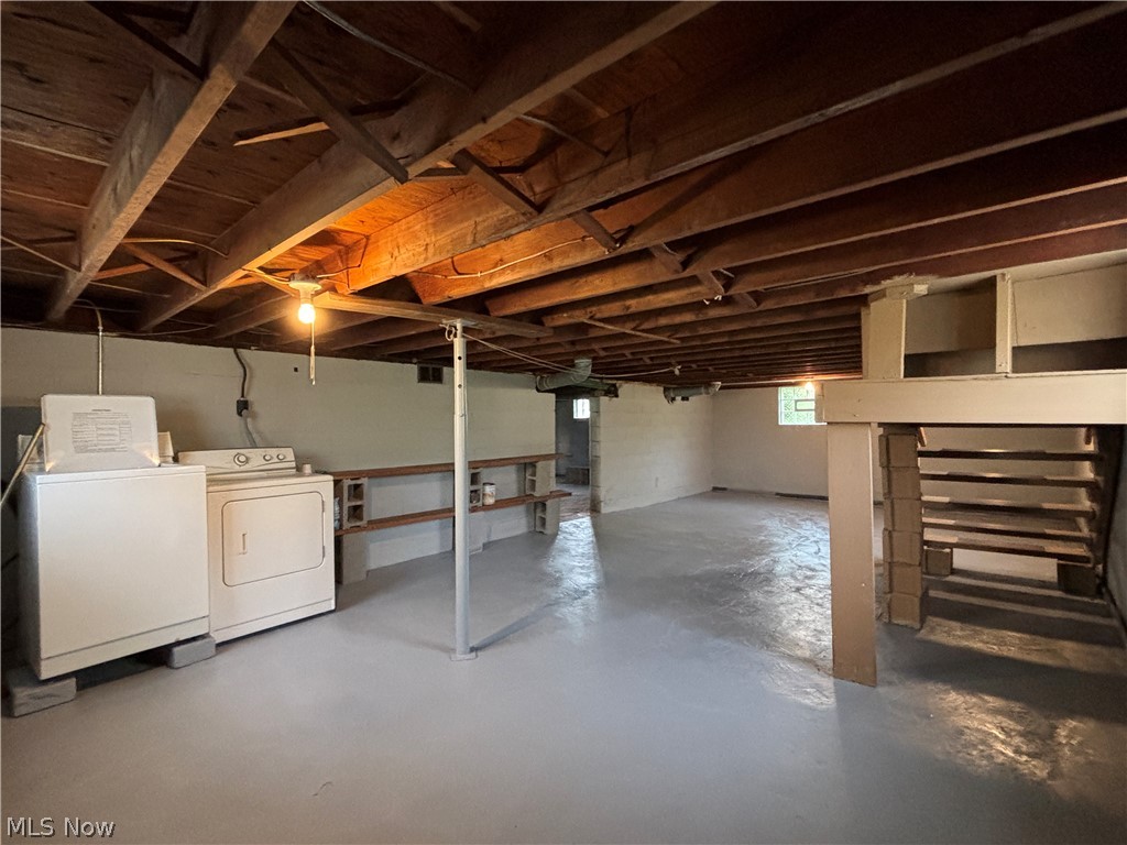 4828 Damon Avenue NW Warren OH 44483