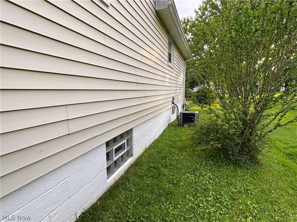 4828 Damon Avenue NW Warren OH 44483