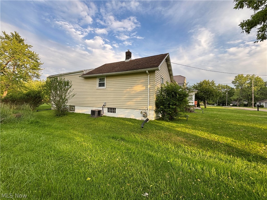 4828 Damon Avenue NW Warren OH 44483
