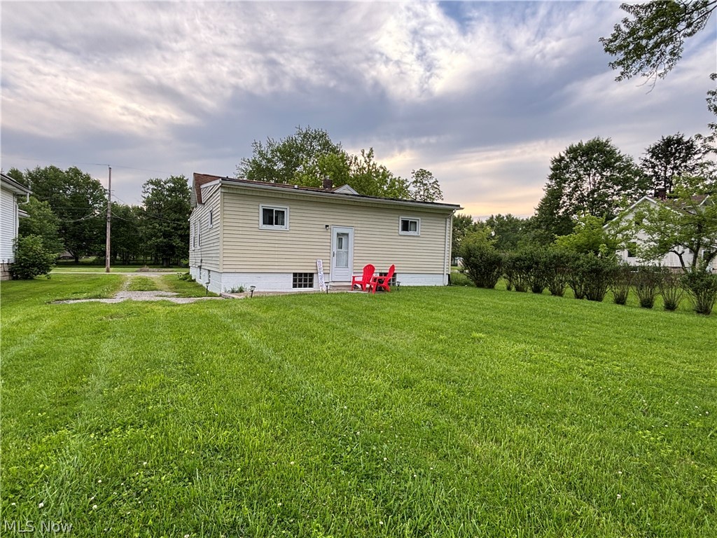 4828 Damon Avenue NW Warren OH 44483