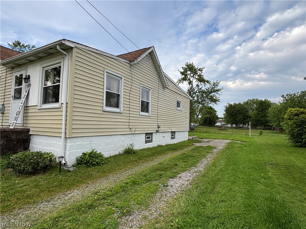 4828 Damon Avenue NW Warren OH 44483