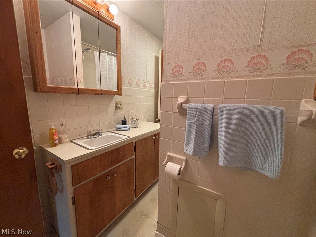 4828 Damon Avenue NW Warren OH 44483