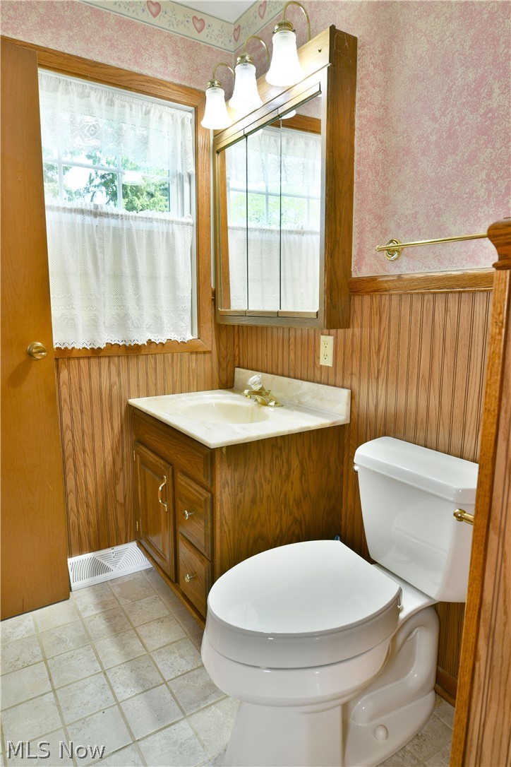 566 Greenleaf Avenue NE Warren OH 44484