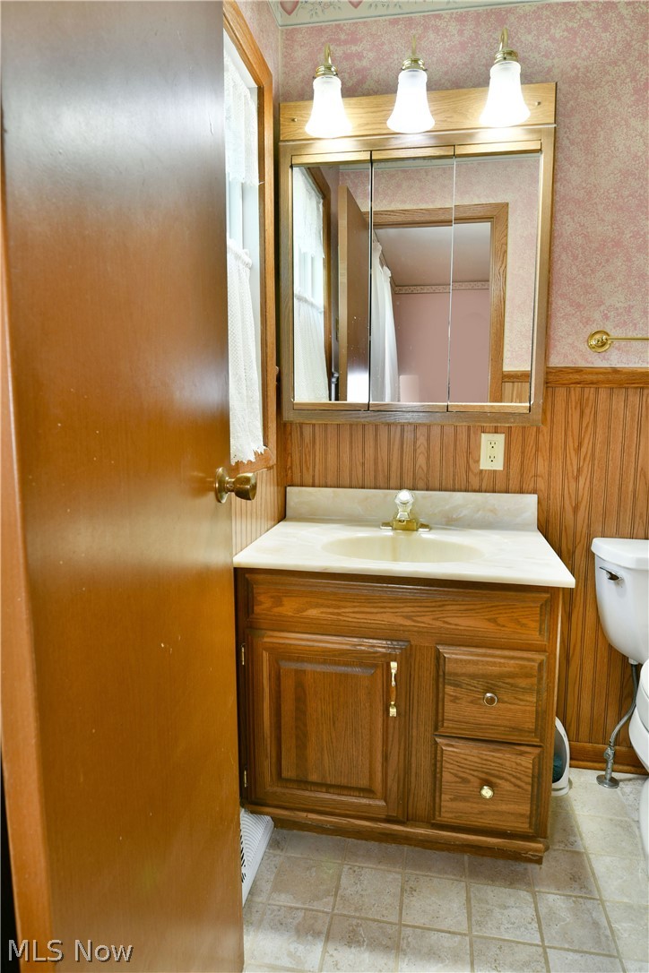 566 Greenleaf Avenue NE Warren OH 44484