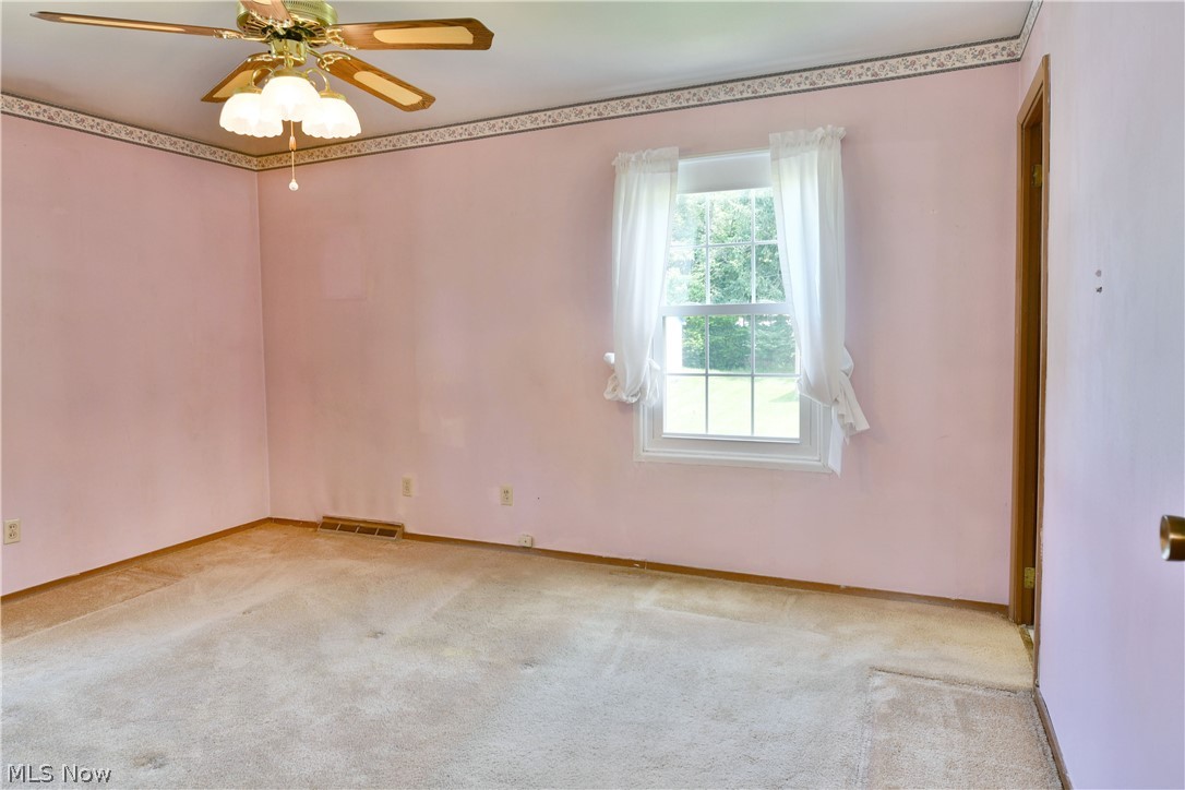566 Greenleaf Avenue NE Warren OH 44484