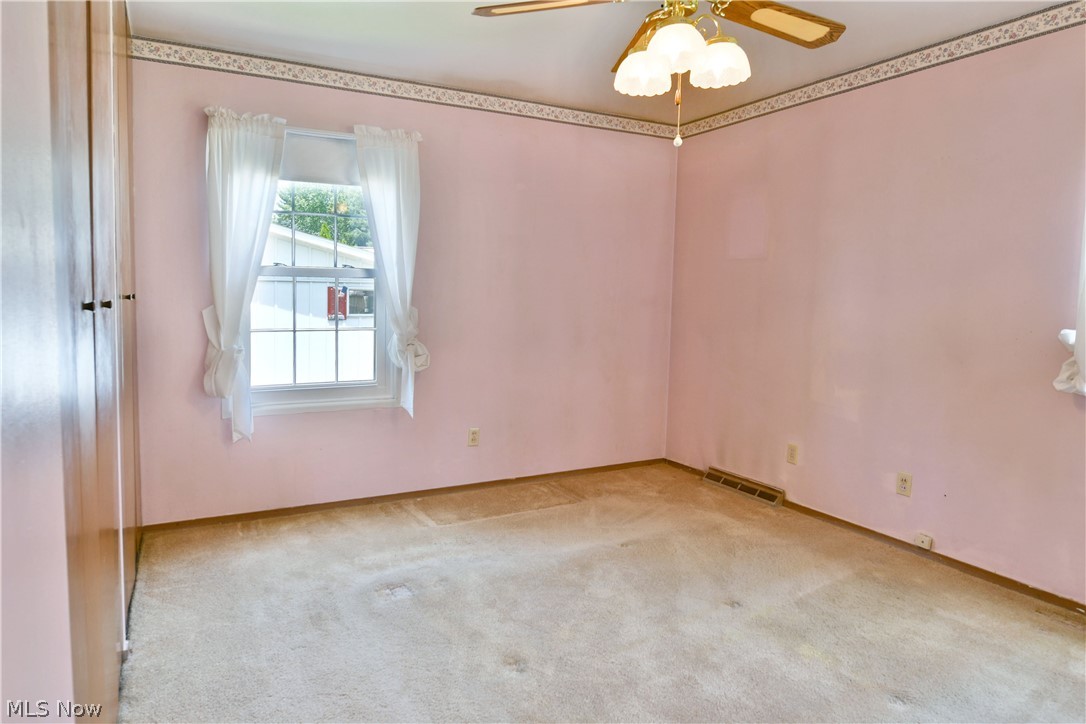 566 Greenleaf Avenue NE Warren OH 44484