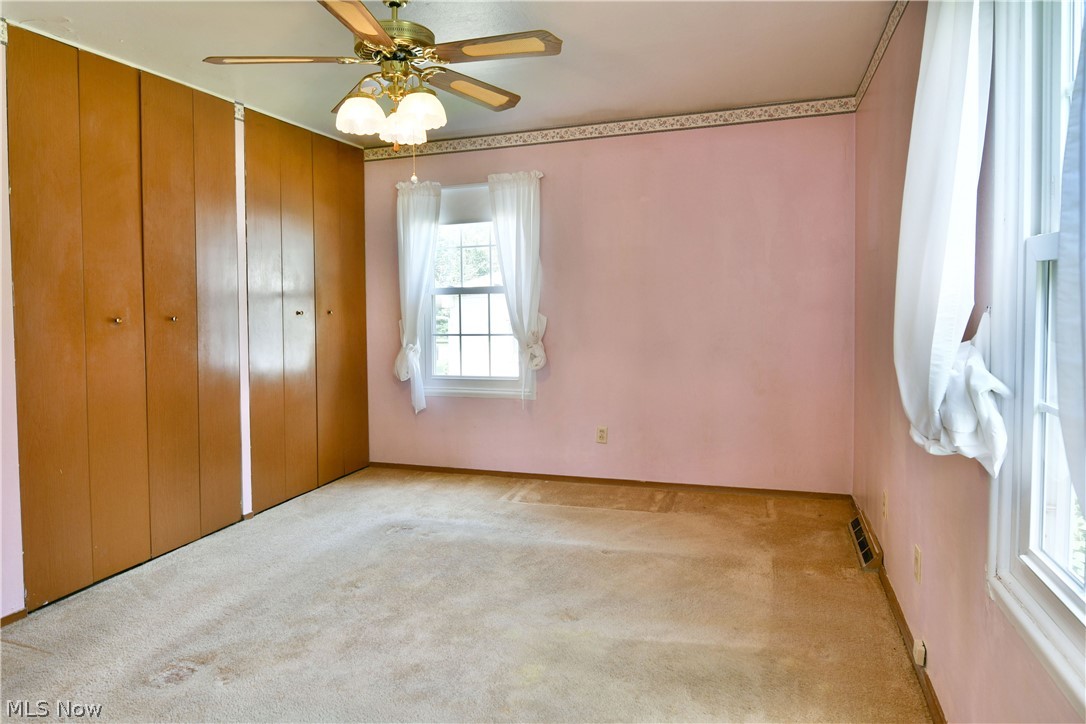 566 Greenleaf Avenue NE Warren OH 44484