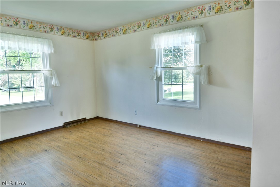 566 Greenleaf Avenue NE Warren OH 44484