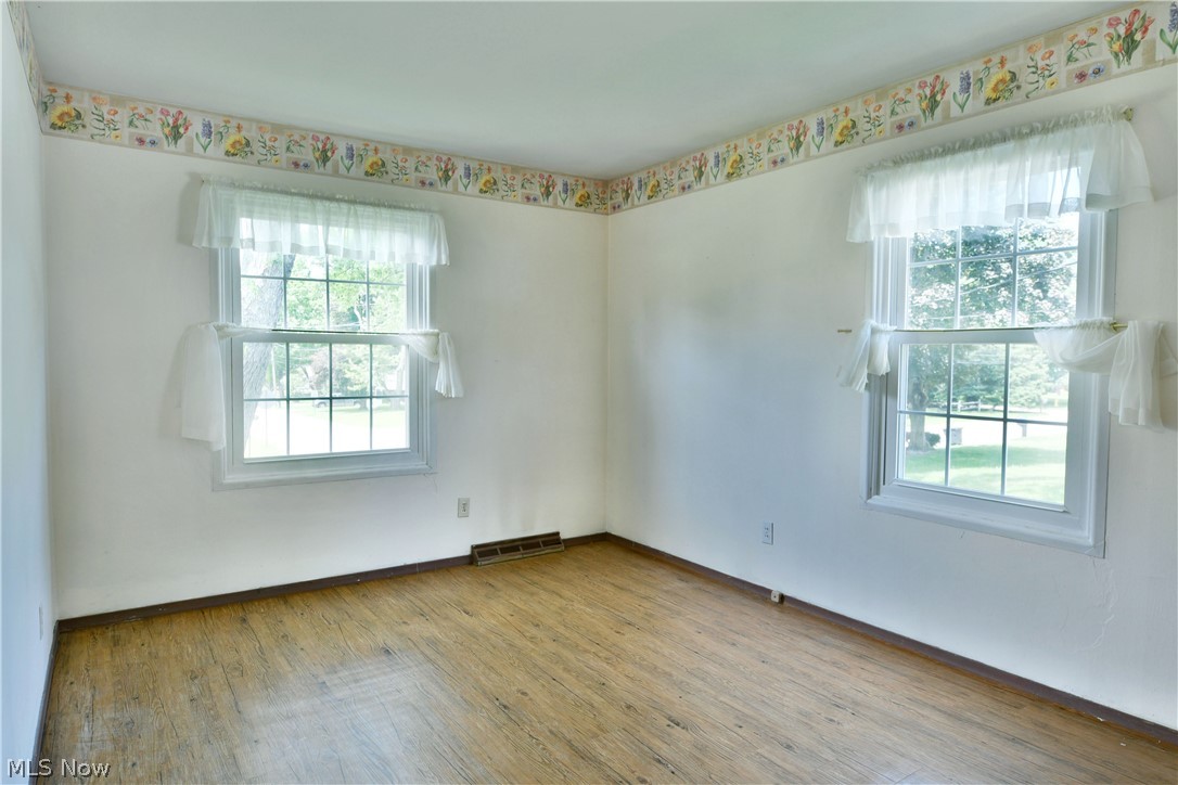 566 Greenleaf Avenue NE Warren OH 44484