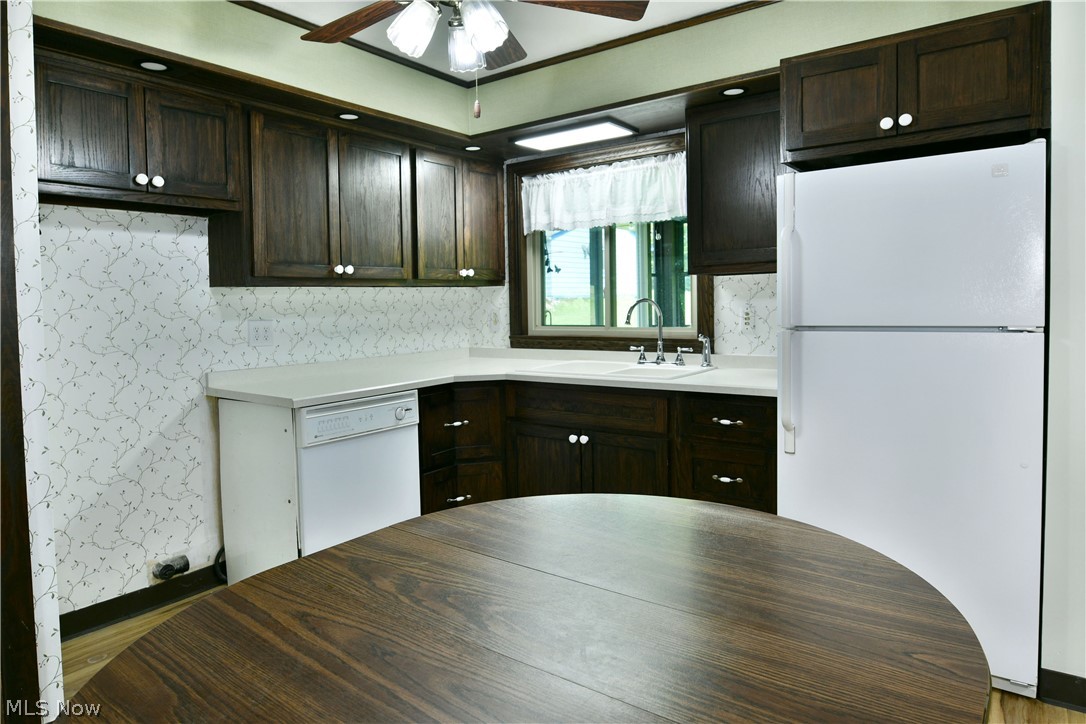 566 Greenleaf Avenue NE Warren OH 44484