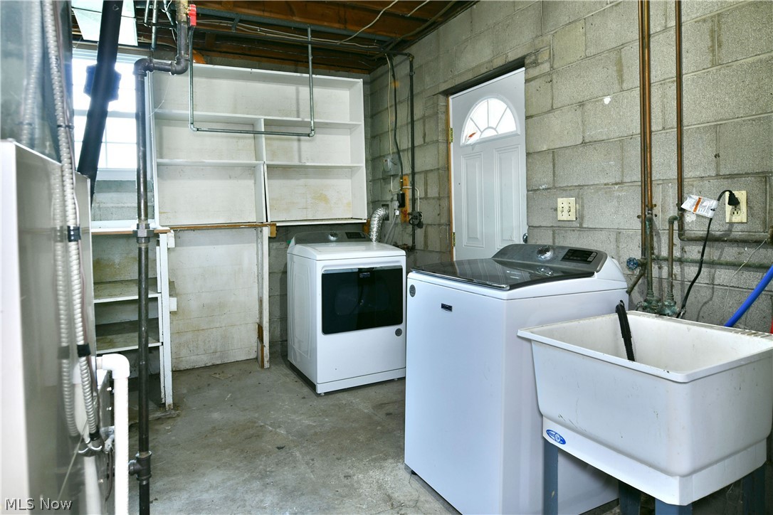 566 Greenleaf Avenue NE Warren OH 44484