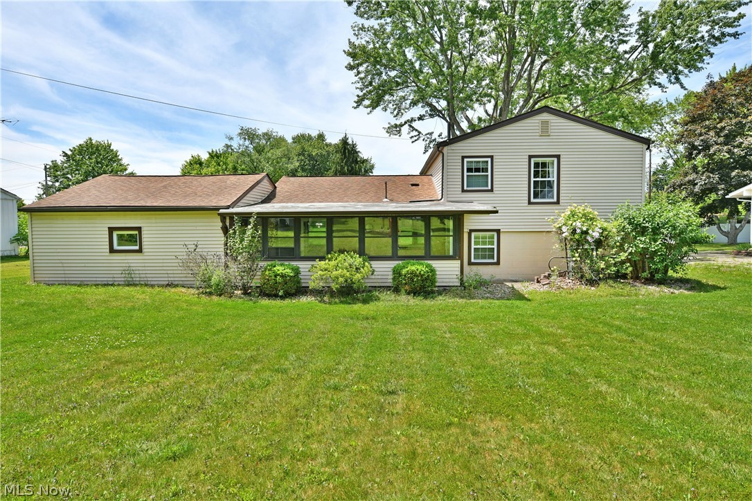 566 Greenleaf Avenue NE Warren OH 44484