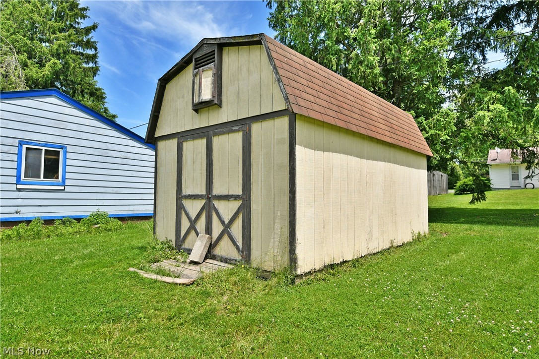 566 Greenleaf Avenue NE Warren OH 44484