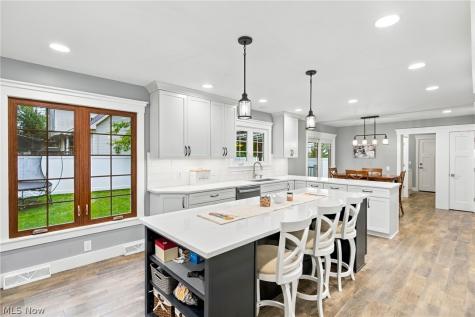 16623 Woodshire Drive Strongsville OH 44149
