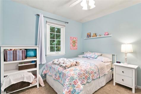 16623 Woodshire Drive Strongsville OH 44149