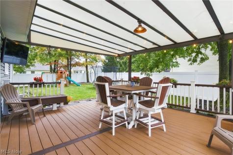 16623 Woodshire Drive Strongsville OH 44149