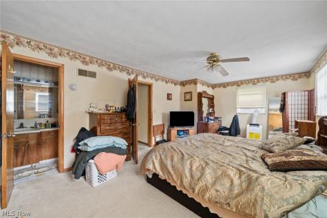 1590 Newcastle Circle Akron OH 44313