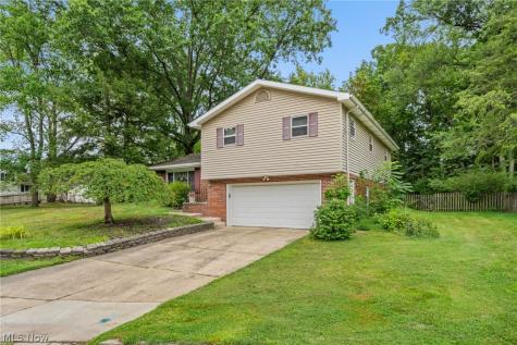 1590 Newcastle Circle Akron OH 44313