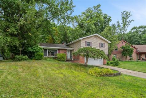 1590 Newcastle Circle Akron OH 44313