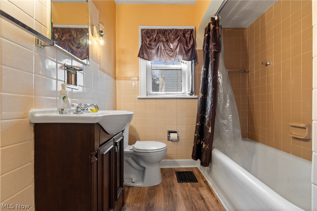 223 Hawk Avenue Akron OH 44312