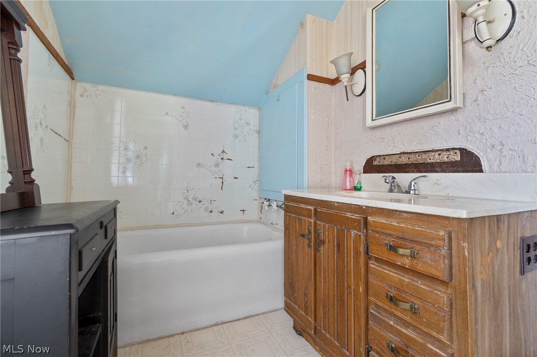 223 Hawk Avenue Akron OH 44312