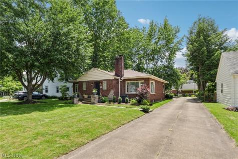 214 Kenwick Drive Akron OH 44313