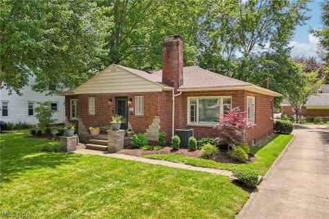214 Kenwick Drive Akron OH 44313
