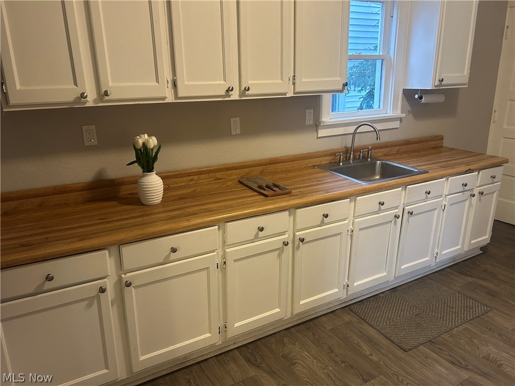 679 Wooster Road W Barberton OH 44203