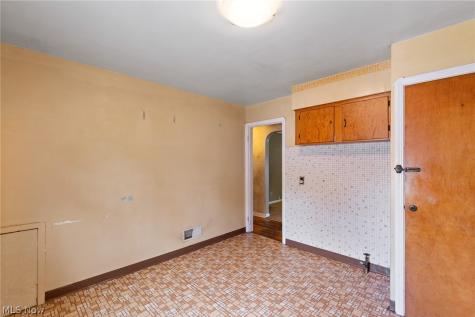 8202 Dorothy Avenue Parma OH 44129