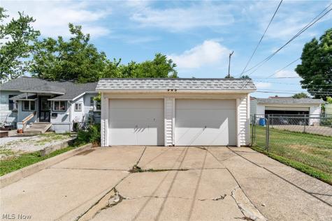 8202 Dorothy Avenue Parma OH 44129