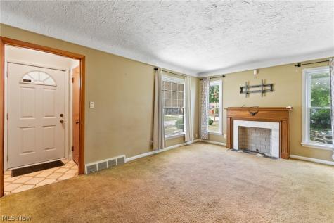 8202 Dorothy Avenue Parma OH 44129