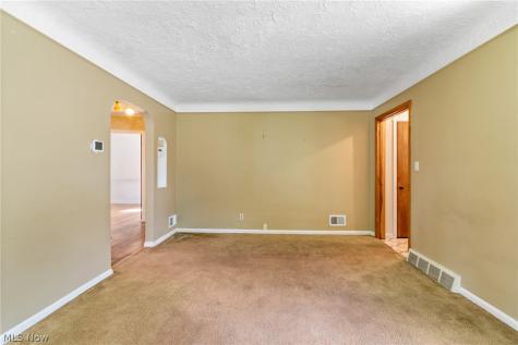 8202 Dorothy Avenue Parma OH 44129