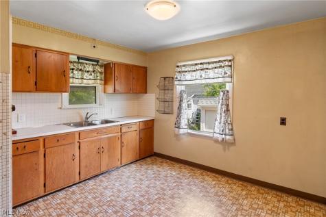 8202 Dorothy Avenue Parma OH 44129