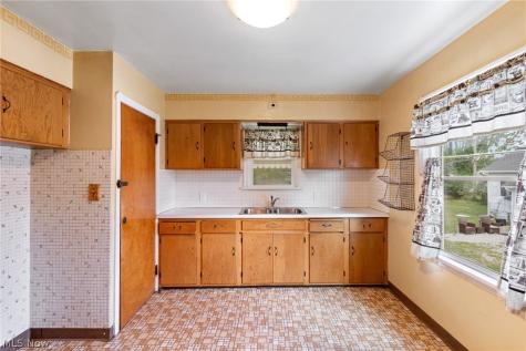 8202 Dorothy Avenue Parma OH 44129