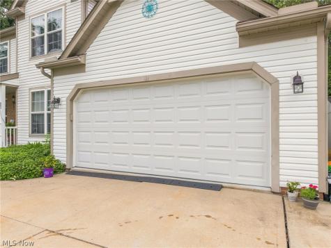 803 Collins Pond Drive Ravenna OH 44266