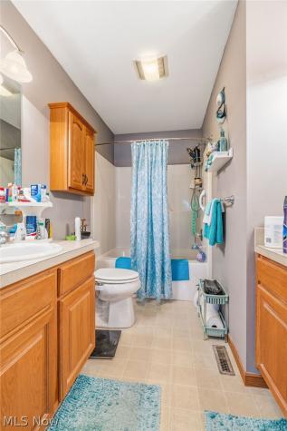 803 Collins Pond Drive Ravenna OH 44266