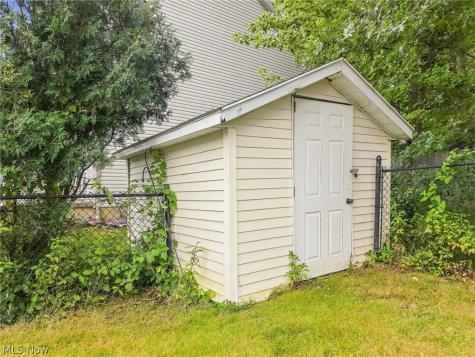 803 Collins Pond Drive Ravenna OH 44266