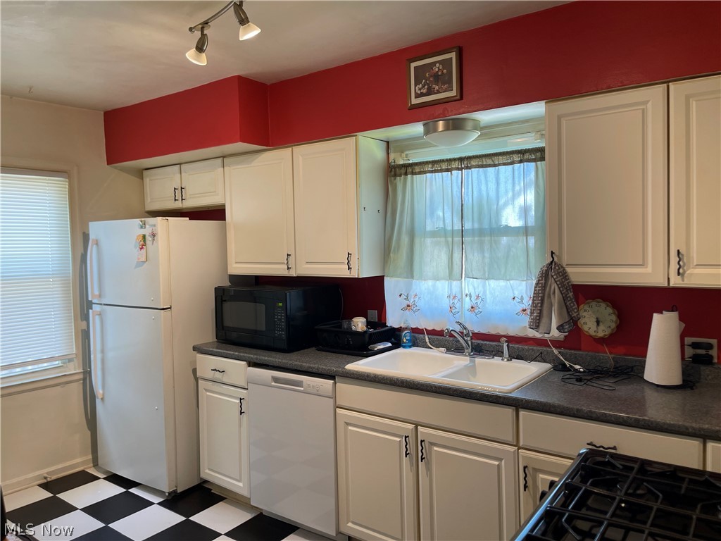 1919 Tonawanda Avenue Akron OH 44305