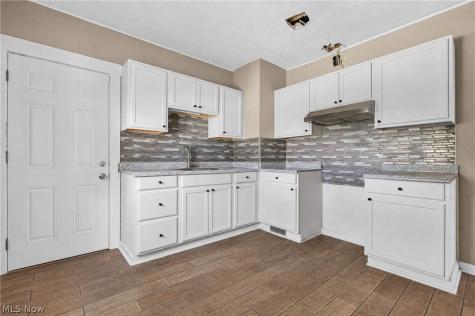893 E 75th Street Cleveland OH 44103