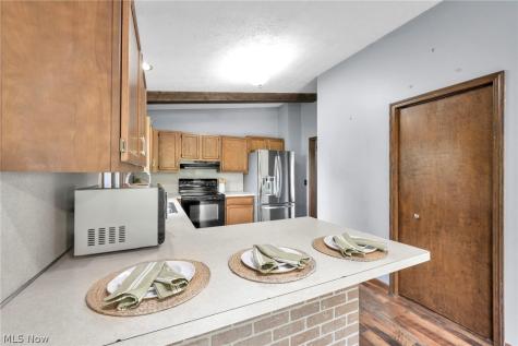 7601 Brookview Street Louisville OH 44641