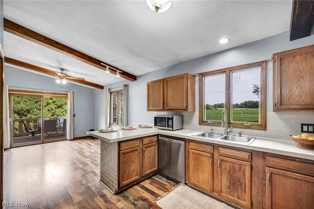 7601 Brookview Street Louisville OH 44641