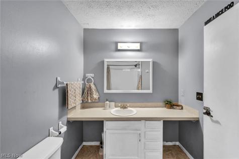 7601 Brookview Street Louisville OH 44641