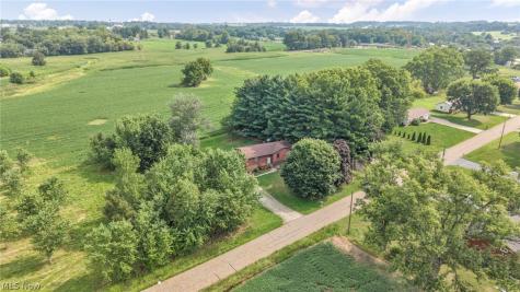 7601 Brookview Street Louisville OH 44641