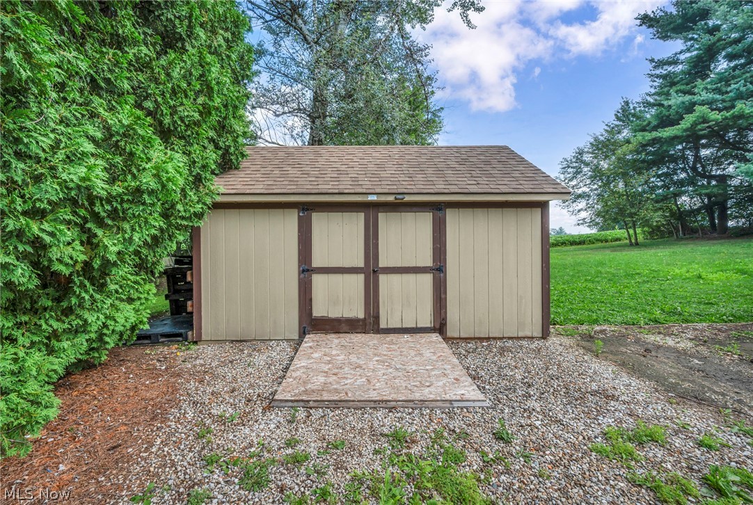 7601 Brookview Street Louisville OH 44641