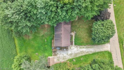 7601 Brookview Street Louisville OH 44641