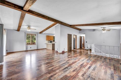 7601 Brookview Street Louisville OH 44641
