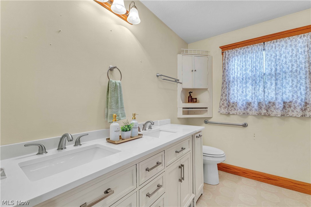 238 Princeton Avenue Elyria OH 44035