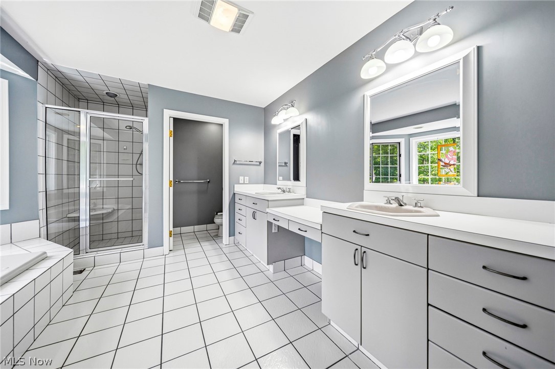 8325 Lincoln Drive Chesterland OH 44026