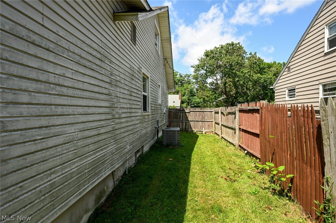 1253 Dietz Avenue Akron OH 44301