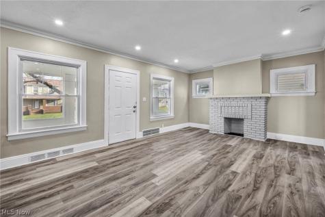 13620 S Parkway Drive Garfield Heights OH 44105